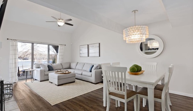 Gorgeous, Completely Remodeled, Waterfront Condo on Aspen Lake!