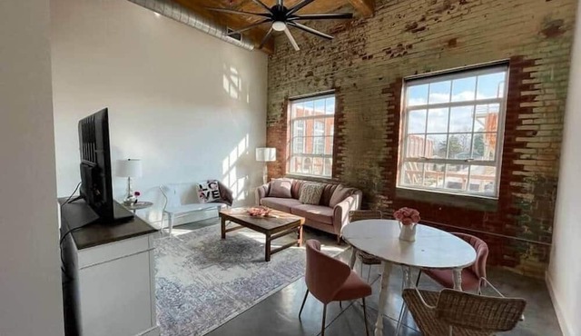 Luxury 1-bedroom apartment with pool