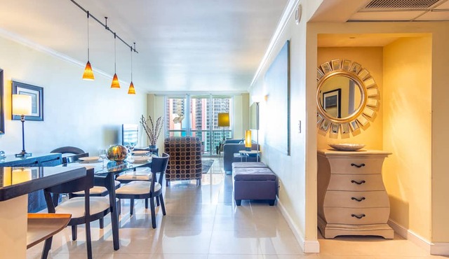 Warm condo w/striking ocean & park views | WIFI + Parking