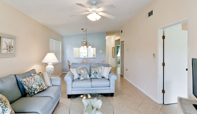 Cozy Seashore! Only 15 Min from AMI Beaches, Relaxing Pond Views, Free WIFI