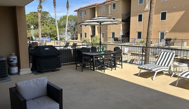 Unique 3 BR w/Huge Poolside Patio, Gated, In The Heart of Tybee