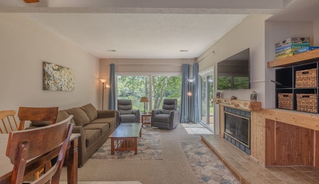 Cozy Condo on Lake Aspen by Innsbrook Vacations!