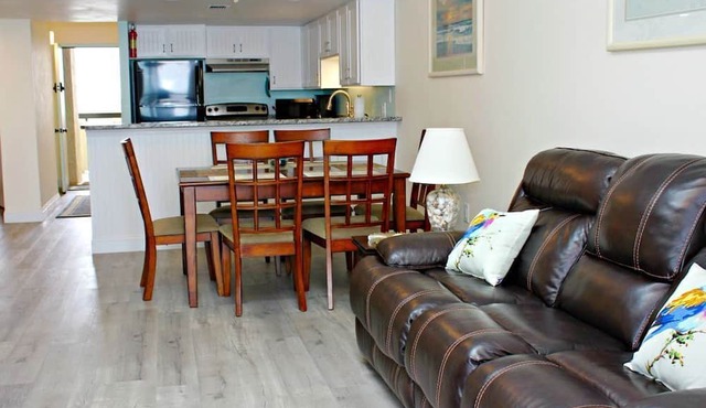 Family Friendly Top Floor Oceanfront Sleeps 6 Balcony Pools