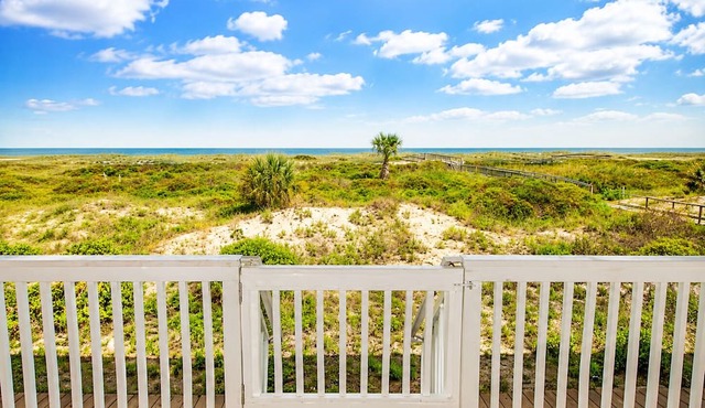 Ocean Front & Pool View. Hunting Island Pass Included