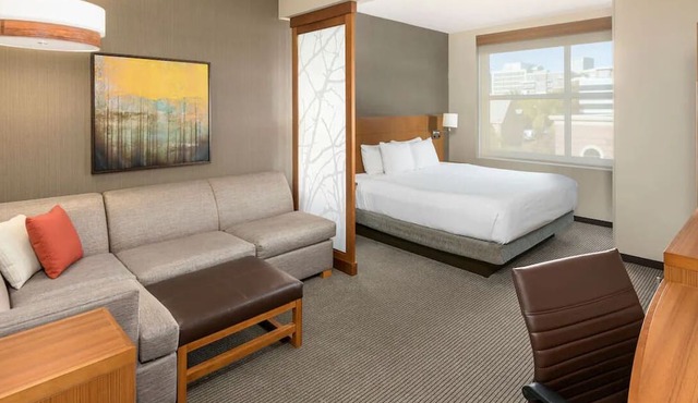 Comfortable King Suite | Pool Access, Beach Nearby & Scenic Views