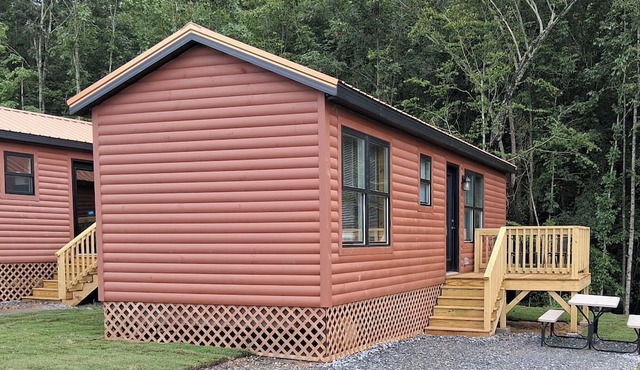 Cozy 2-Bedroom Cabin Near Two Kings Casino & Local Attractions