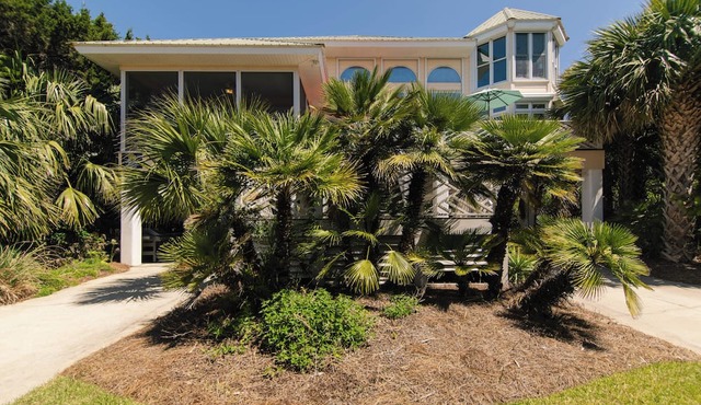 Casa Del Sol-Ocean View Home One Block from Beach Access-Free WiFi,Screened Porch,Crow's Nest