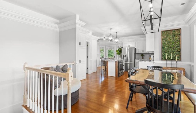 Spacious Lakefront *Gem* Pet & Family Friendly