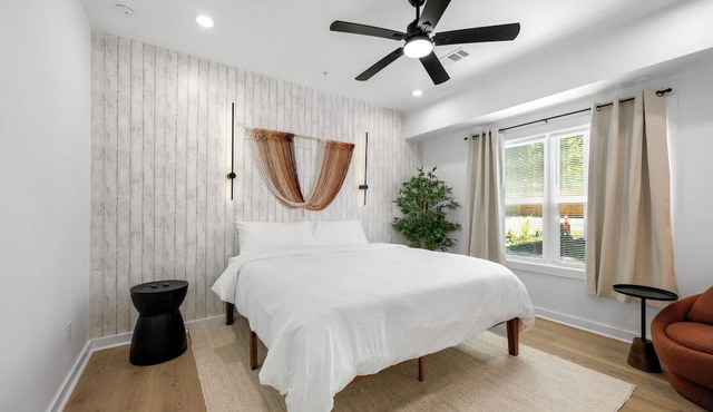 The Urban Oasis - 3BD Condo w/King Bed Suite & Gated Parking