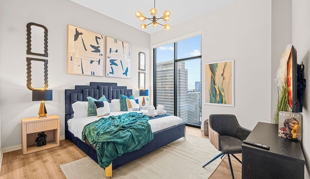 Emerald Grand: 27th Floor Penthouse in ATL | 14ft Ceilings, FIFA & Skyline Views
