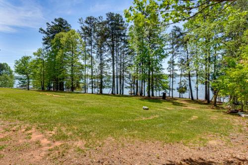 6 Mi to South Cove Boat Ramp! Lake Keowee Escape