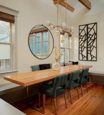 Stunning Carriage House Heated Pool