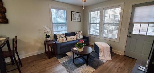 Entire cottage in Hendersonville near Asheville