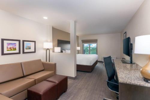 Coral Pointe Sarasota, an Ascend Collection Hotel