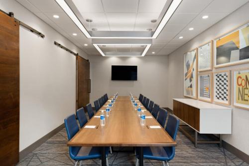Holiday Inn Express & Suites Anchorage - Midtown