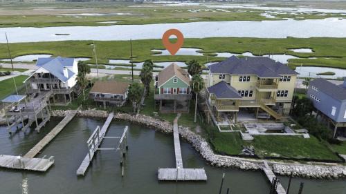 Dolce Villa Fishermans Paradise, Bayfront Private Pier
